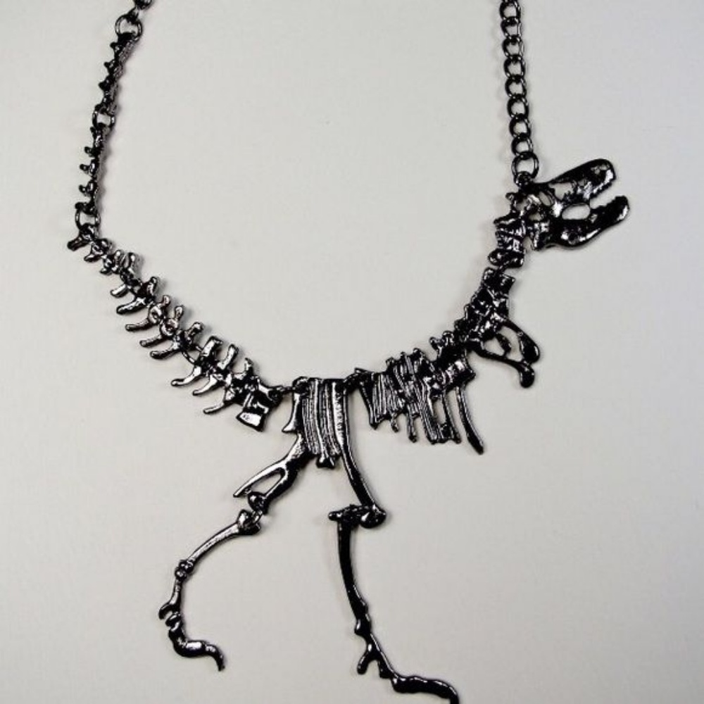 🚨 LAST ONE 🚨 Gold Dinosaur Fossil Necklace - Picture 4 of 5